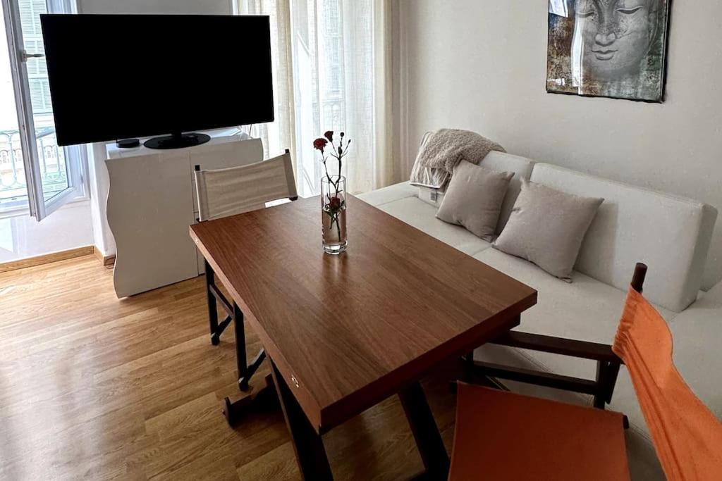 Carre D'or, Centre A Apartment